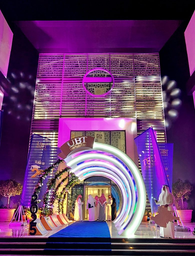 تصميم وتنفيذ حفل تخرج 2025 طلاب وطالبات جامعة UBT
