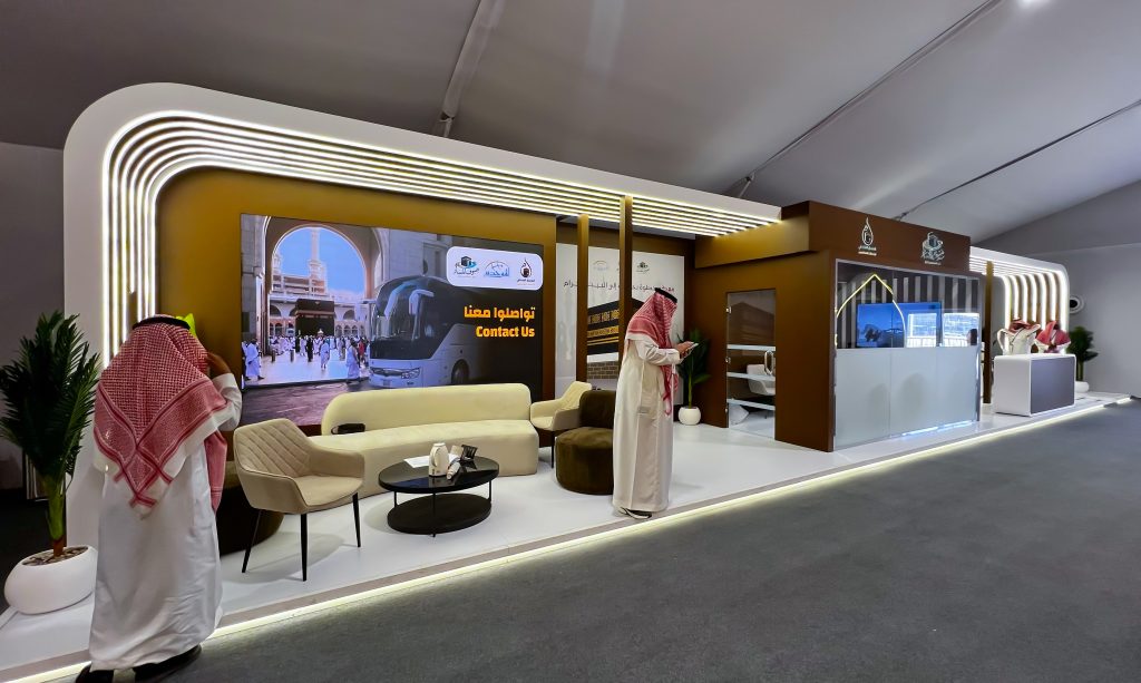 تصميم وتنفيذ جناح شركة المسار الفندقي خدمات المعتمرين بمنتدى العمرة والزيارة 2026 بالمدينة المنورة