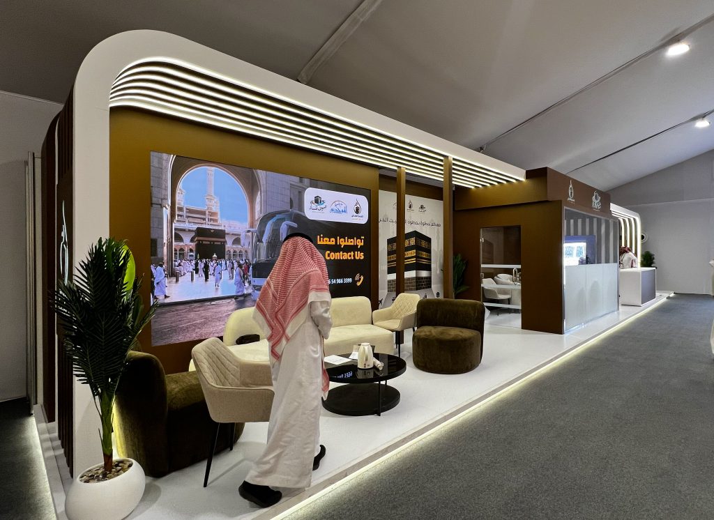 تصميم وتنفيذ جناح شركة المسار الفندقي خدمات المعتمرين بمنتدى العمرة والزيارة 2026 بالمدينة المنورة